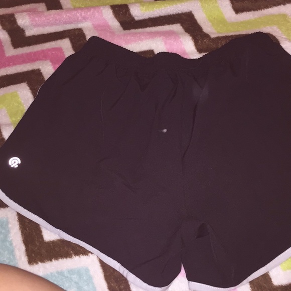 Short shorts - Picture 1 of 3